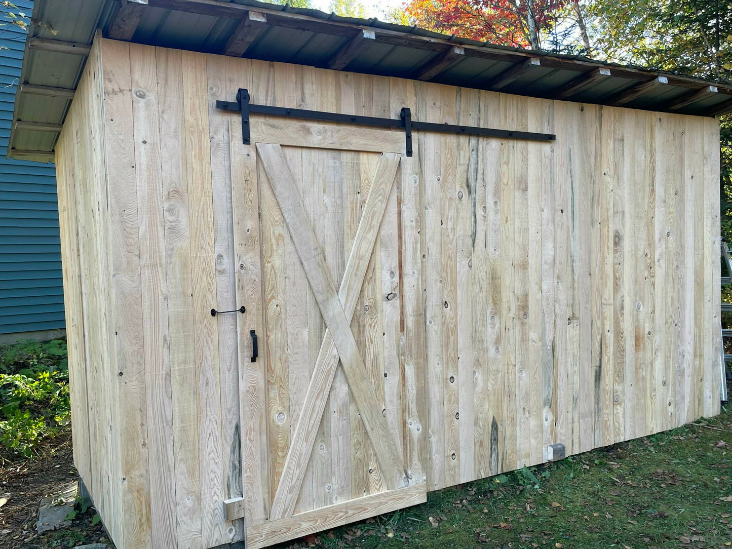 Planche de pruche 1x5x8 à 6$ la planche. -  Parfait pour bacs de jardinage, cloture, revêtement de cabanon ou autre.  - Le bois n'est pas sec.  - Possibilité d'avoir d'autres format sur commande. - Livraison possible avec supplément
