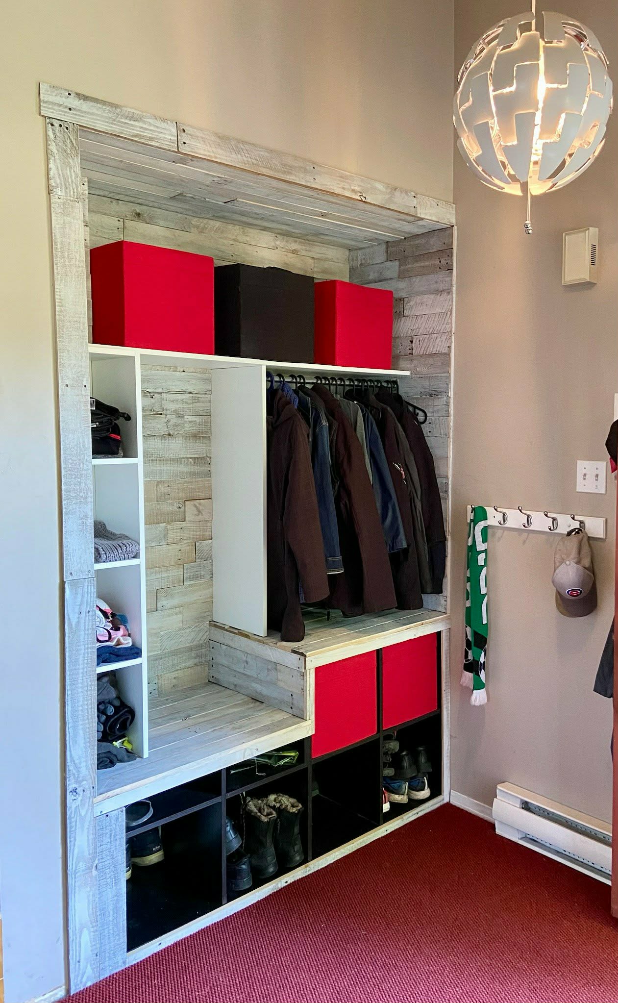 Planches de bois recyclées blanchies 3 1/2 " de large par 40 " de long (en moyenne) prix au pied carré