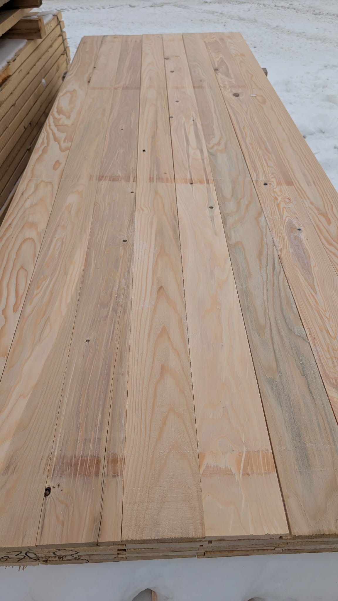 Planches embouvettées (mi-joint) dispo dans les finies/dimensions suivantes.  2,30$ le pied carré dans le 1x5 fini rough. 2,50$ dans le 1x5 fini plané 1 face. 2,50$ le pied carré 1x6 ou 1x8 fini rough. 2,75$ le pied carré 1x6 ou 1x8 fini plané 1 face.