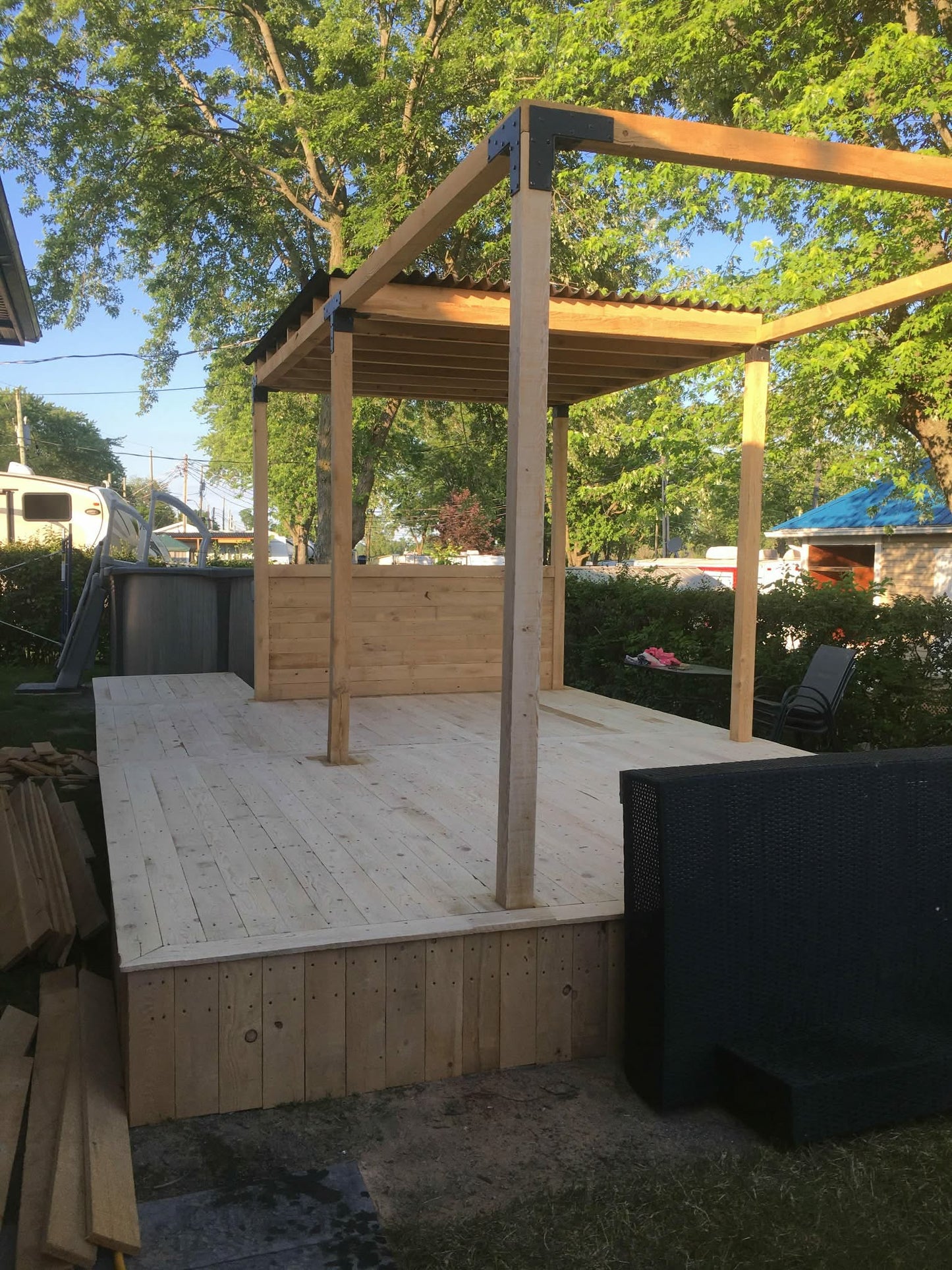 Planche de pruche 1x5x8 à 6$ la planche. -  Parfait pour bacs de jardinage, cloture, revêtement de cabanon ou autre.  - Le bois n'est pas sec.  - Possibilité d'avoir d'autres format sur commande. - Livraison possible avec supplément