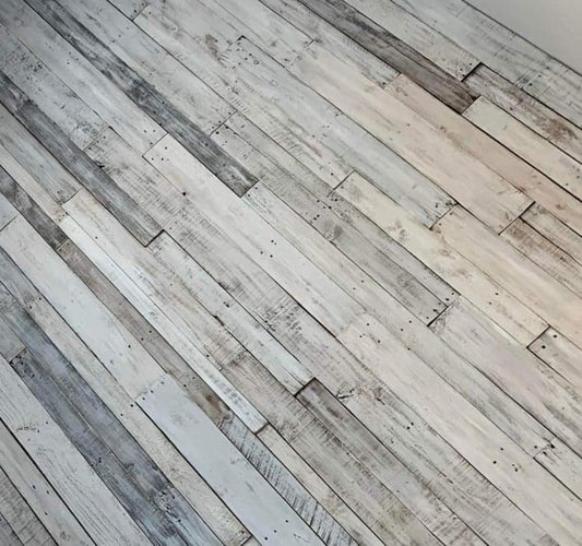 Planches de bois recyclées blanchies 3 1/2 " de large par 40 " de long (en moyenne) prix au pied carré